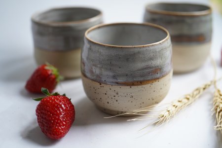 Preview: Handgetöpferte graublaubraune Keramik Mocca Kaffee Becher